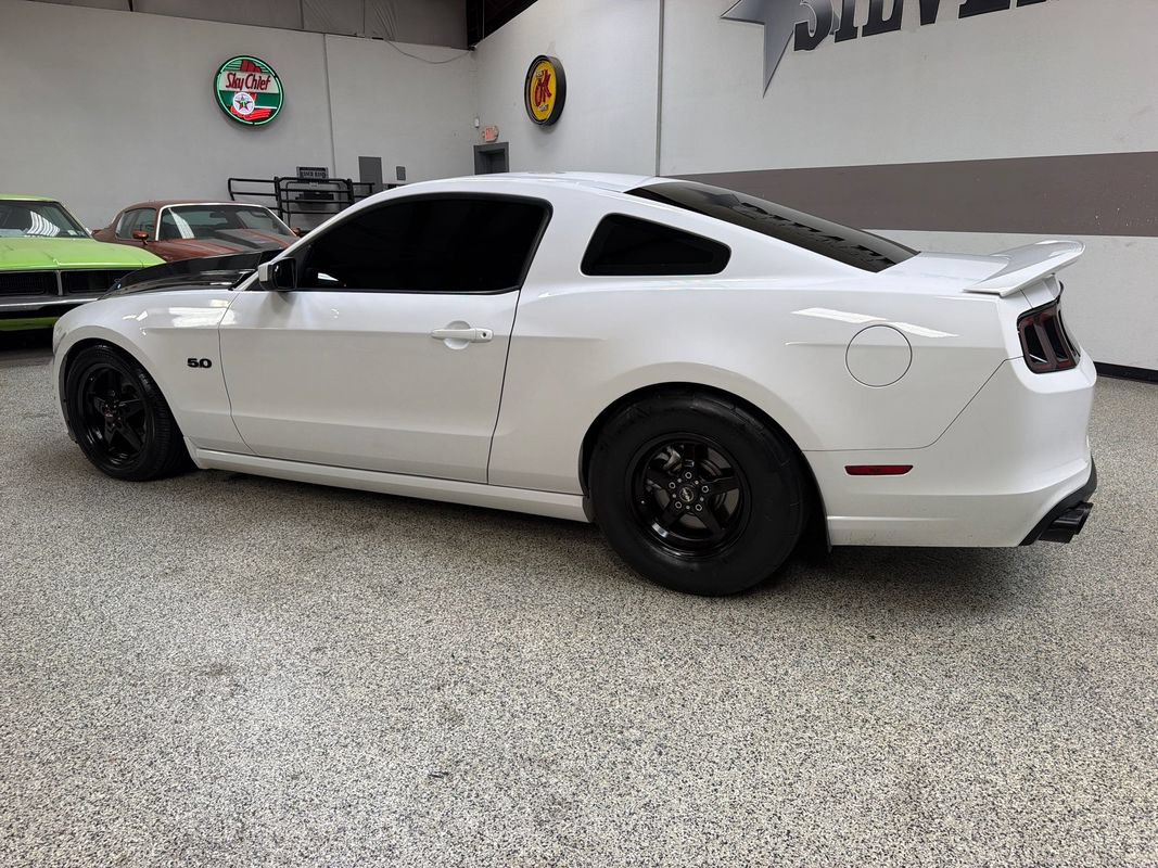 Used 2014 Ford Mustang GT RWD image 4