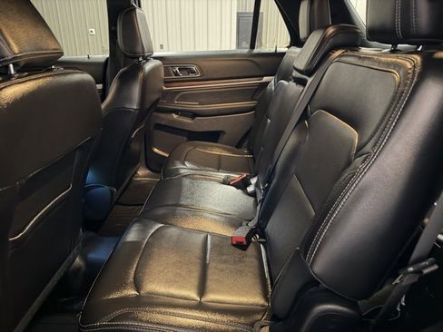 Used 2018 Ford Explorer Limited image 18