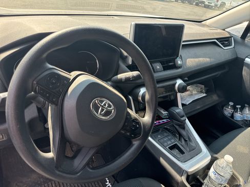 Used 2023 Toyota RAV4 LE AWD/4WD image 8
