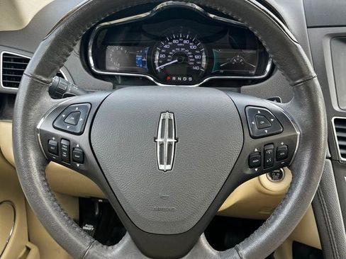 Used 2019 Lincoln MKT AWD image 27
