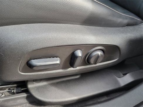 Used 2018 GMC Acadia SLT image 13