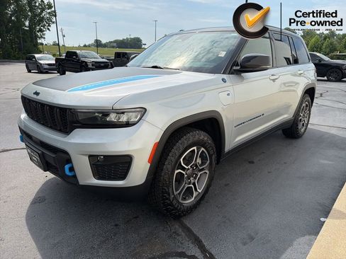 Certified 2022 Jeep Grand Cherokee Trailhawk AWD/4WD image 3