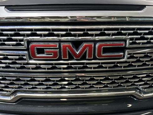 Used 2022 GMC Sierra 1500 Denali w/ Denali Premium Package image 9