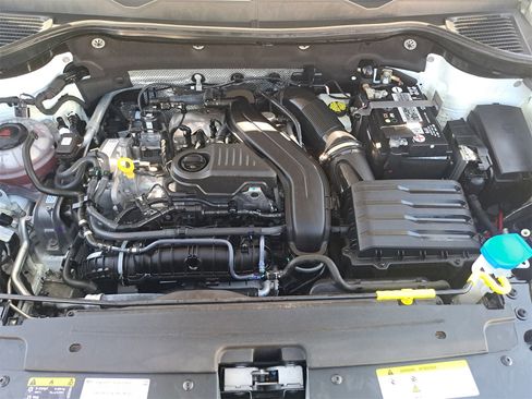 Used 2022 Volkswagen Taos S image 32