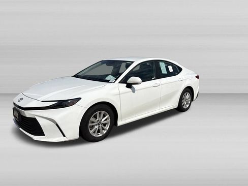 Used 2026 Toyota Camry LE FWD image 9
