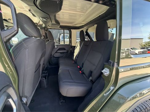 Used 2023 Jeep Wrangler Sahara image 22