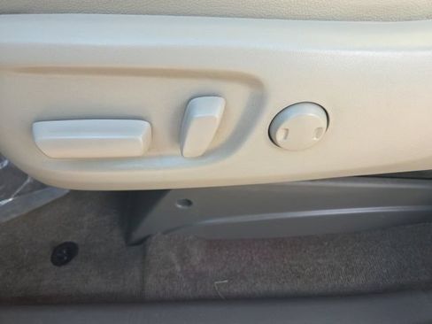 Used 2014 Toyota Sienna XLE FWD image 11