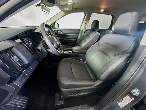 Used 2025 Nissan Pathfinder SV AWD/4WD image 13