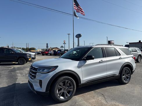 Used 2026 Ford Explorer Active w/ Active Comfort Package AWD/4WD image 5