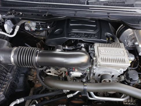 Used 2022 RAM 1500 Laramie AWD/4WD image 32