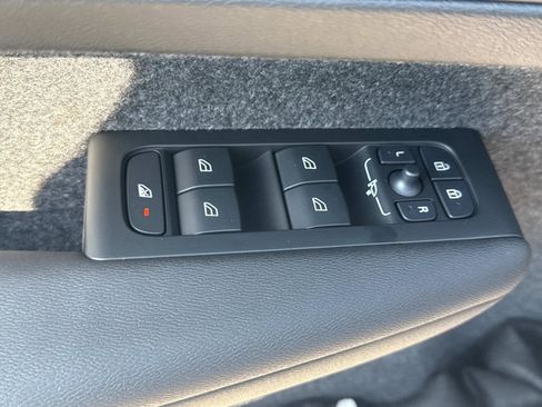 New 2026 Volvo XC40 B5 Plus w/ Climate Package image 17