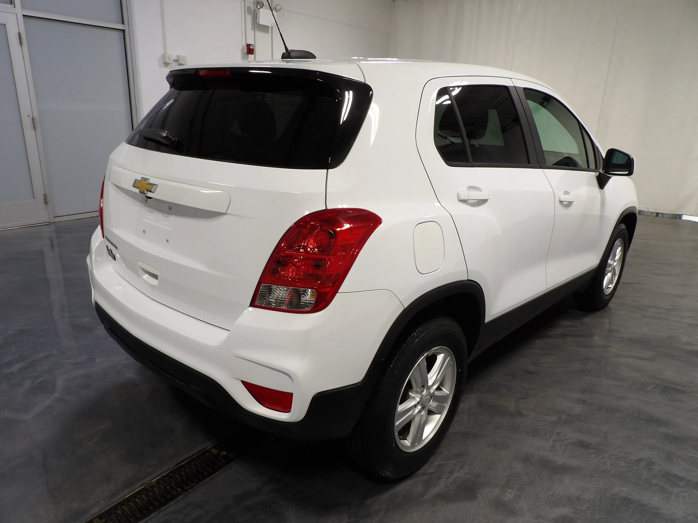 Used 2022 Chevrolet Trax LS w/ Tint and Cruise Package AWD/4WD image 4