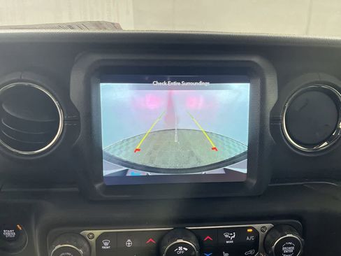 Used 2023 Jeep Wrangler Unlimited Sahara AWD/4WD image 19