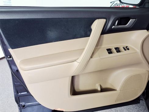 Used 2012 Toyota Highlander 4WD w/ Tech Pkg image 15