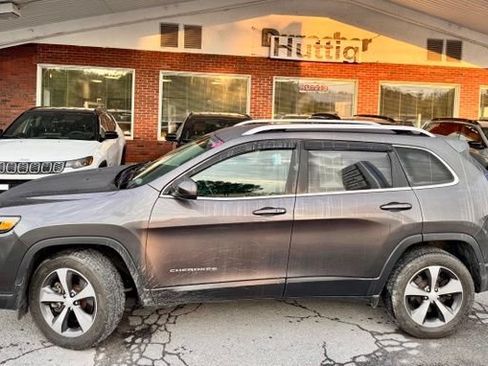Used 2019 Jeep Cherokee Limited AWD/4WD image 2