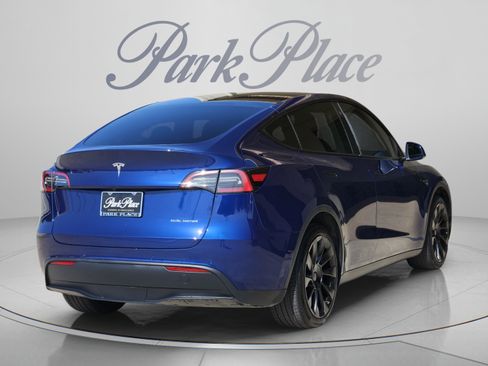 Used 2022 Tesla Model Y Long Range AWD/4WD image 6