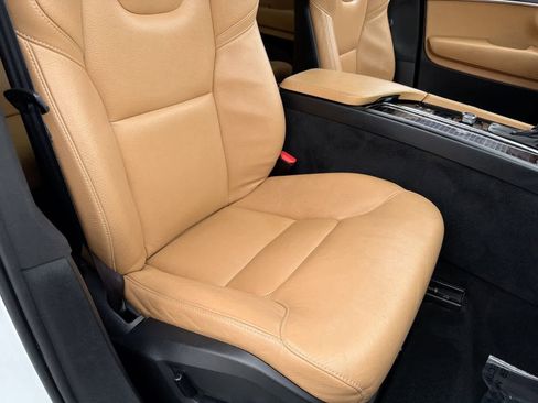 Used 2018 Volvo XC90 T6 Momentum w/ Convenience Package image 23