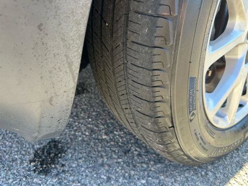 Used 2018 Jeep Cherokee Latitude Plus image 41