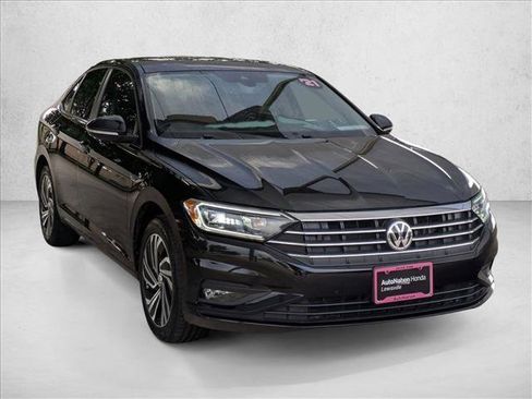 Used 2021 Volkswagen Jetta SEL Premium image 3