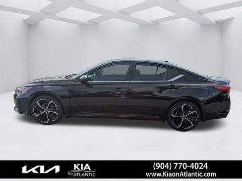 Used 2023 Nissan Altima 2.5 SR w/ SR Premium Package FWD image 6