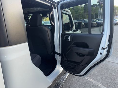 Used 2025 Jeep Gladiator Sport image 37