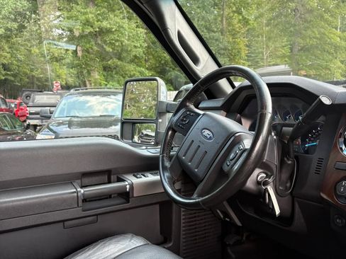 Used 2015 Ford F250 Lariat w/ Lariat Chrome Package AWD/4WD image 40