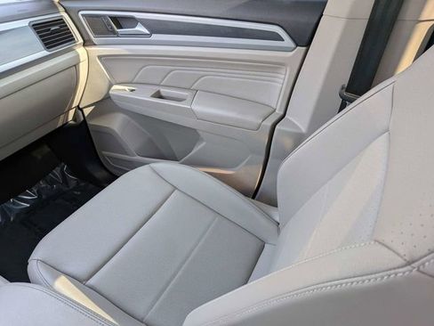 Used 2021 Volkswagen Atlas SE w/ Towing Package image 16