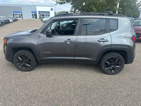 Used 2017 Jeep Renegade Latitude w/ Popular Equipment Group AWD/4WD image 6