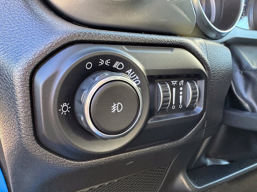 Used 2022 Jeep Wrangler Unlimited Sahara AWD/4WD image 13
