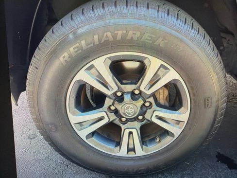 Used 2019 Toyota Tacoma TRD Sport RWD image 11