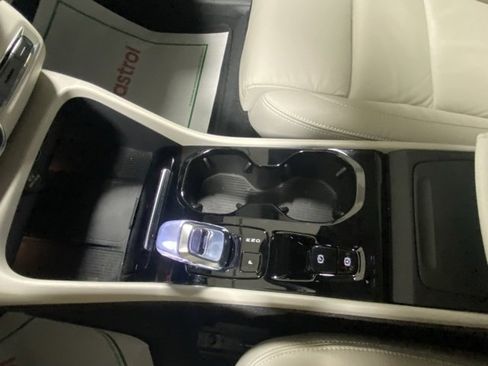 Certified 2023 Volvo XC40 B5 Plus w/ Driver Assist Package image 27