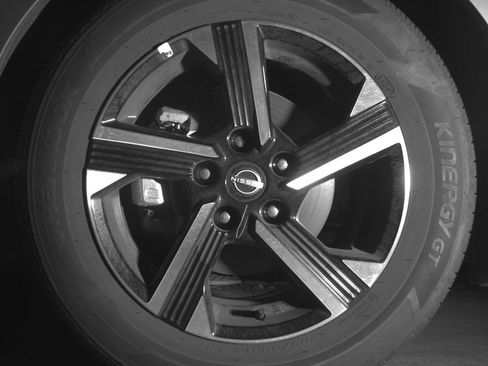 Used 2025 Nissan Sentra SV FWD image 9