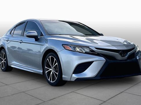 Used 2020 Toyota Camry SE FWD image 3