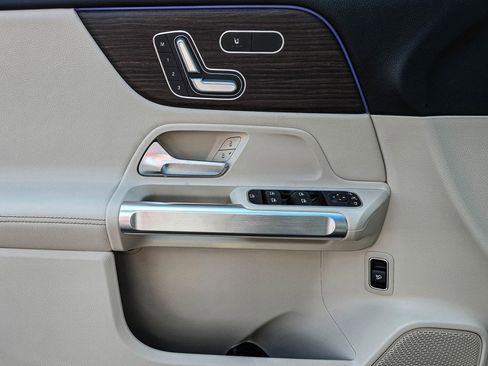 New 2026 Mercedes-Benz GLB 250 4MATIC image 12