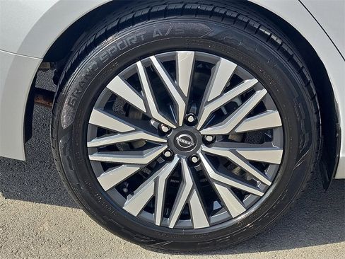 Used 2024 Nissan Altima 2.5 SV image 7