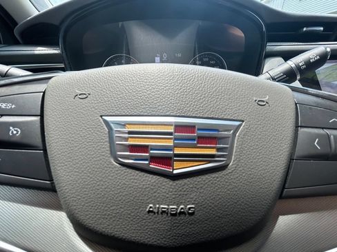 Used 2023 Cadillac XT5 Premium Luxury FWD image 28