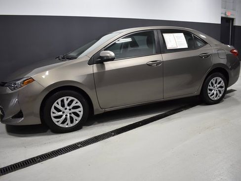 Used 2018 Toyota Corolla L image 2