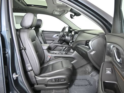 Used 2019 Chevrolet Traverse Premier w/ LPO, Blackout Package AWD/4WD image 13