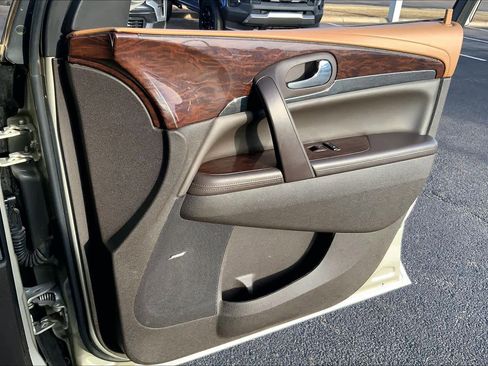 Used 2016 Buick Enclave Premium image 23