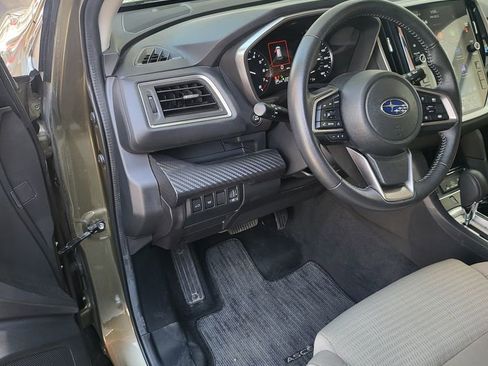 Used 2025 Subaru Ascent Premium image 3