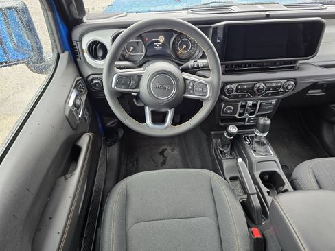 Used 2024 Jeep Wrangler Unlimited Sahara w/ Technology Group AWD/4WD image 18