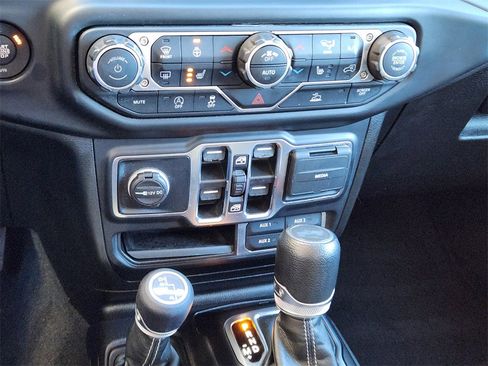 Used 2022 Jeep Wrangler Unlimited Sahara w/ Cold Weather Group image 19