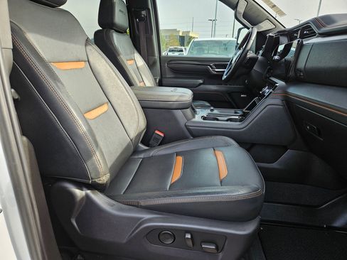 Used 2024 GMC Sierra 2500 AT4 w/ Technology Package AWD/4WD image 32