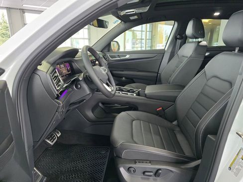 New 2024 Volkswagen Atlas Cross Sport SEL R-Line image 18