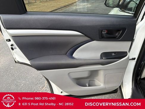 Used 2019 Toyota Highlander LE image 27