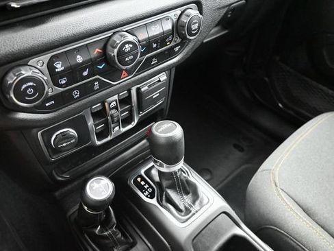 Used 2024 Jeep Gladiator Sport AWD/4WD image 9