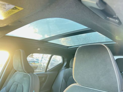 Used 2023 Volvo XC40 B5 Plus w/ Protection Package Premier image 24