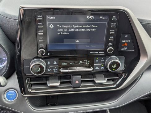 Used 2021 Toyota Highlander LE FWD image 18