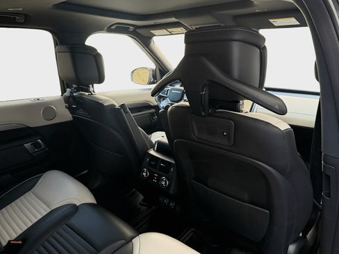 Used 2024 Land Rover Discovery Dynamic SE AWD/4WD image 27