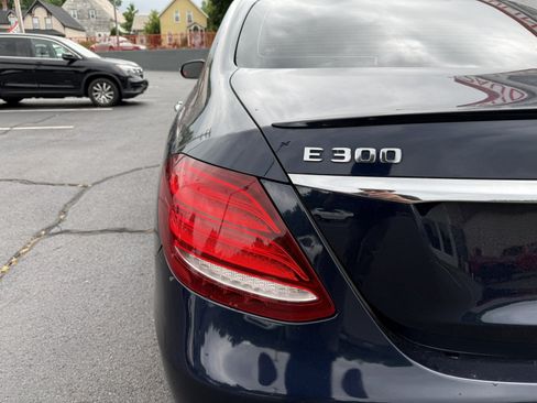 Used 2017 Mercedes-Benz E 300 4MATIC image 26